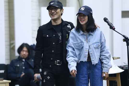 谭维维帮唱汪峰 最强摇滚组合冲击歌王