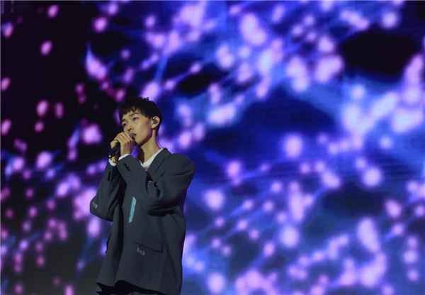 歌声与弹幕齐演绎正能量，虎牙《真正的歌手》校园巡演首站落幕