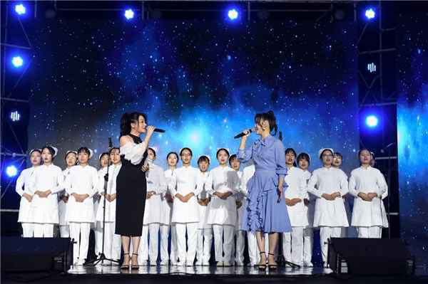 歌声与弹幕齐演绎正能量，虎牙《真正的歌手》校园巡演首站落幕