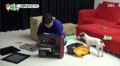 《我家的熊孩子》神童趁希澈不注意时 拆了他的电脑主机！