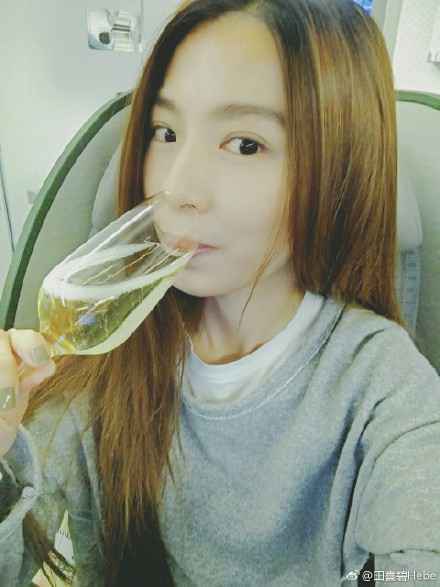 活久见!田馥甄竟出机场街拍