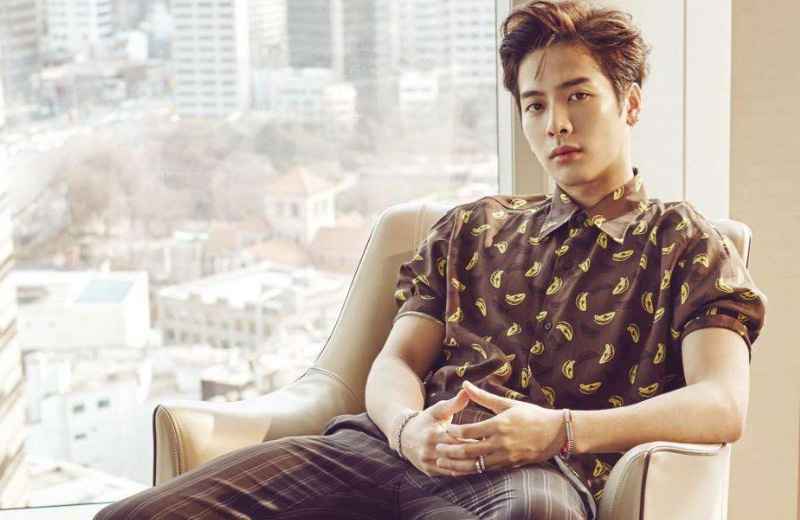 王嘉尔参加《这就是街舞》舞蹈功底被质疑,此前站错队,这次还能弥补吗?