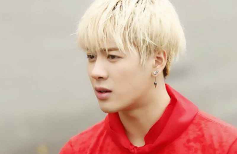 王嘉尔参加《这就是街舞》舞蹈功底被质疑,此前站错队,这次还能弥补吗?