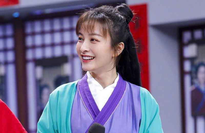 细节见人品！吴昕节目中无意戳到工作人员，下一秒的举动看出自身素养