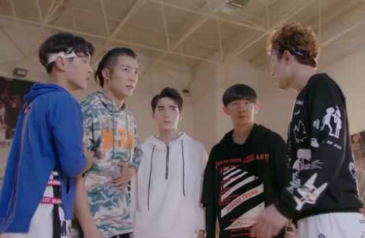 《热血狂篮》华阳球馆被砸球队遭“黑哨” 楚逍助力华阳反败为胜