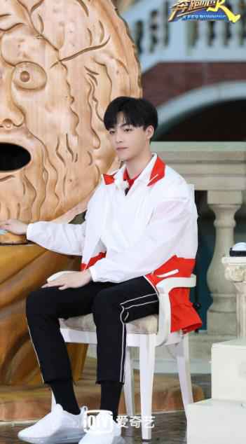 爱奇艺《奔跑吧》陈立农加盟收官之战 王彦霖开嗓“宠弟”