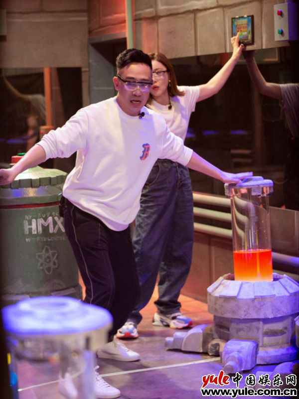 《疯狂的麦咭8》高能回归！张韶涵首战石头城，白凯南变“拆弹专家”