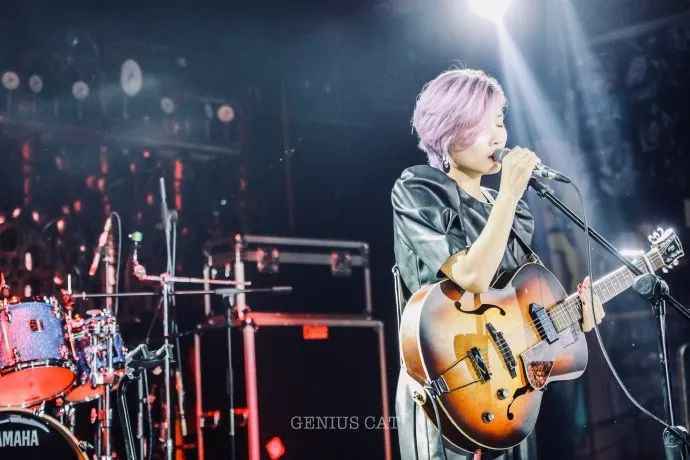 疲惫的2019岁末，需要一首她的歌