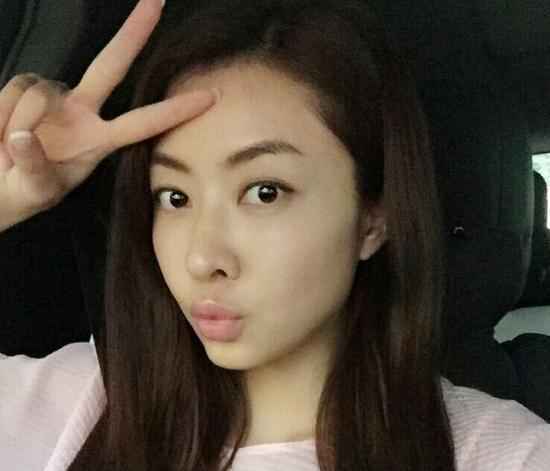 熊黛林爱情事业两得意 开新座驾自拍卖萌