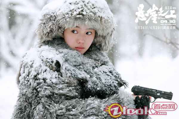 《悬崖之上》曝片段张译刘浩存联手反杀特务 首轮点映开启口碑爆棚