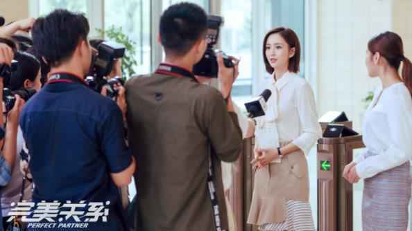 佟丽娅新作《完美关系》强势来袭，演绎公关人的成长征程