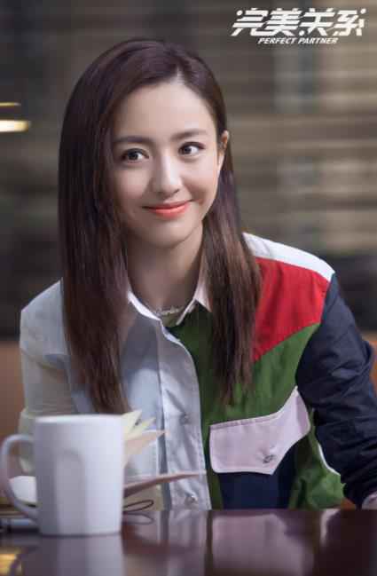 佟丽娅新作《完美关系》强势来袭，演绎公关人的成长征程