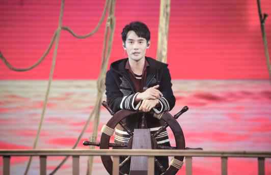 《跨界歌王》半决赛紧张又诙谐 王凯、刘恺威、文松搞笑嗨全场