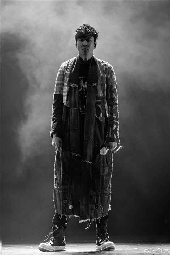 林俊杰镇江演唱完美收尾，暖心表白欢乐又可爱