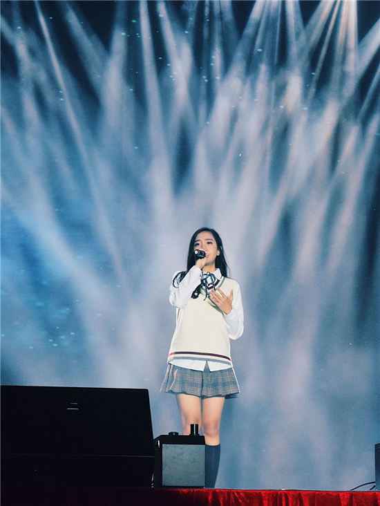 陈颖恩在新年音乐会上演唱了什么歌曲？