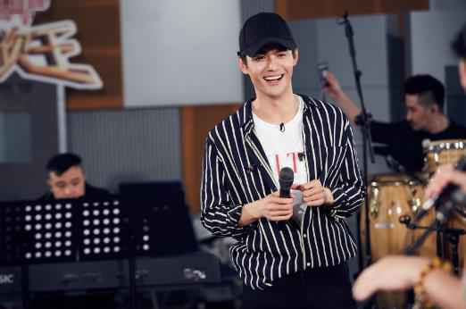 王凯《跨界歌王》挑战“音乐剧” 首专《画外音》重写“治愈”新定义