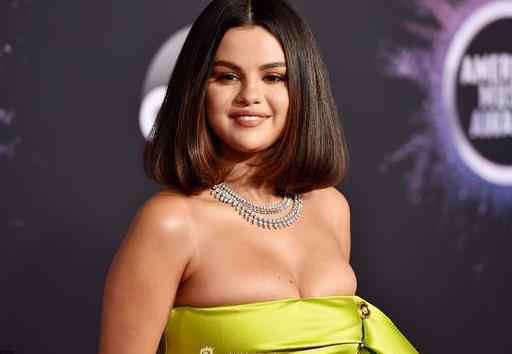 赛琳娜承认为冲业绩＂不择手段＂ 自己花钱买专辑