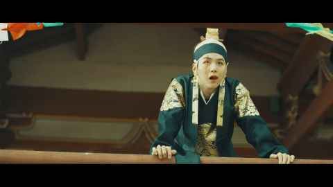 防弹少年团 SUGA「大吹打」MV公开路人太抢镜 : 阿米画错重点了