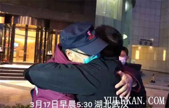 白衣英雄从武汉启程回家 转发送祝福的明星有哪些?