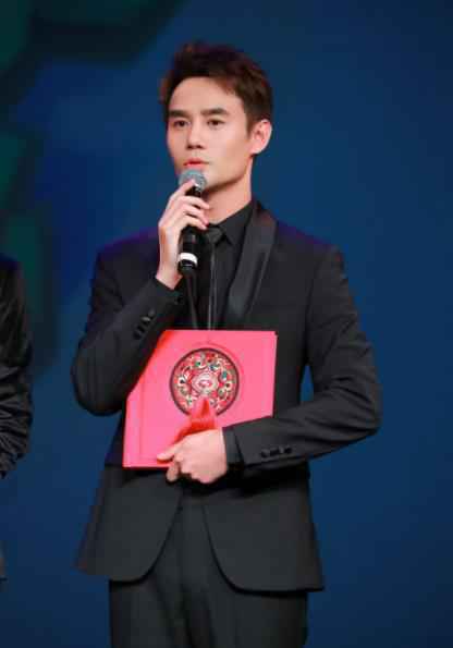 《青春环游记》暖心收官 王凯复古宫廷造型王子范儿十足