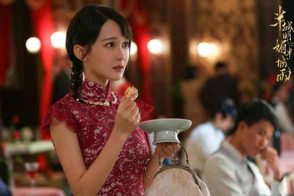 《半城明媚半城雨》今日开播 三抱锁情蜜意浓浓