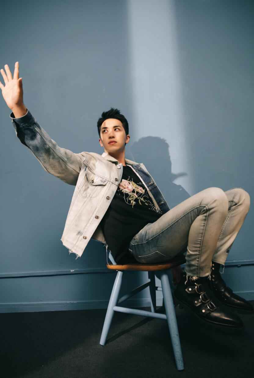 许魏洲《让生活好看》引领正能量 现场展现拉丁十年功底