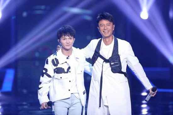 《鹤唳华亭》主题曲《愿得一心人》是谁唱的？