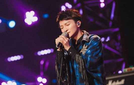 《鹤唳华亭》主题曲《愿得一心人》是谁唱的？