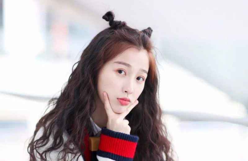 《青春有你2》虞书欣直拍，原地踏步的样子像极了军训，网友：好可爱