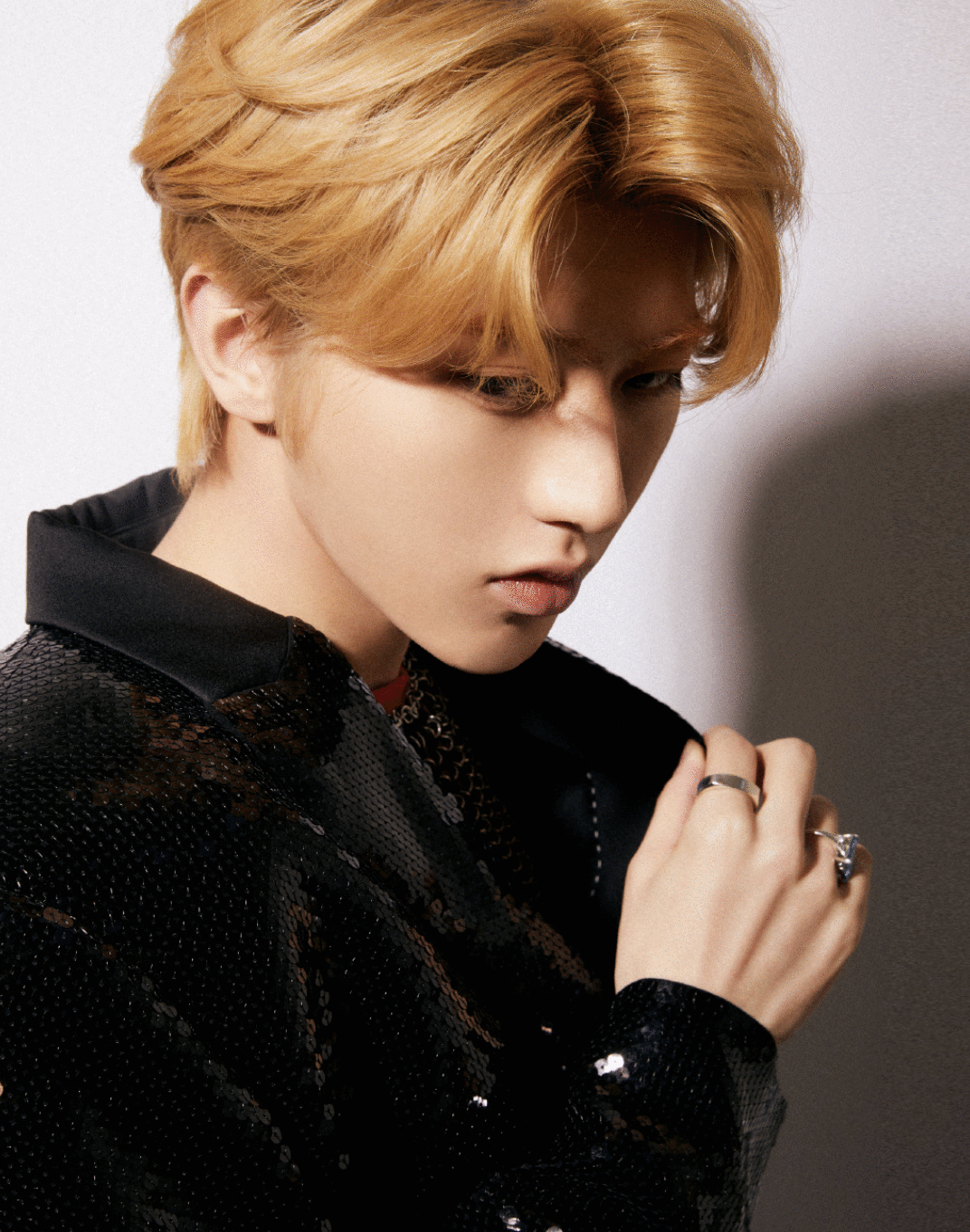 蔡徐坤携新曲《重生》破茧成蝶 首次结缘江苏卫视跨年演唱会