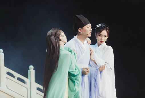 《青春同学会》袁弘单膝下跪告白韩雪，袁姗姗挑战“白素贞”