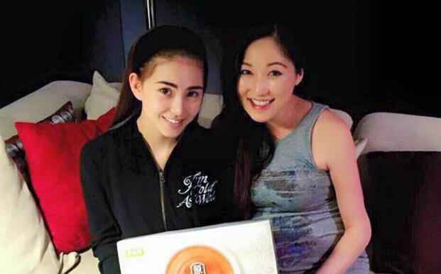 昆凌公开产后瘦身秘方：靠喝鸡精调理