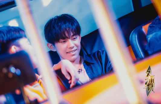 《幻乐之城》发布易烊千玺宣传片 “奇幻少年”探索未知世界