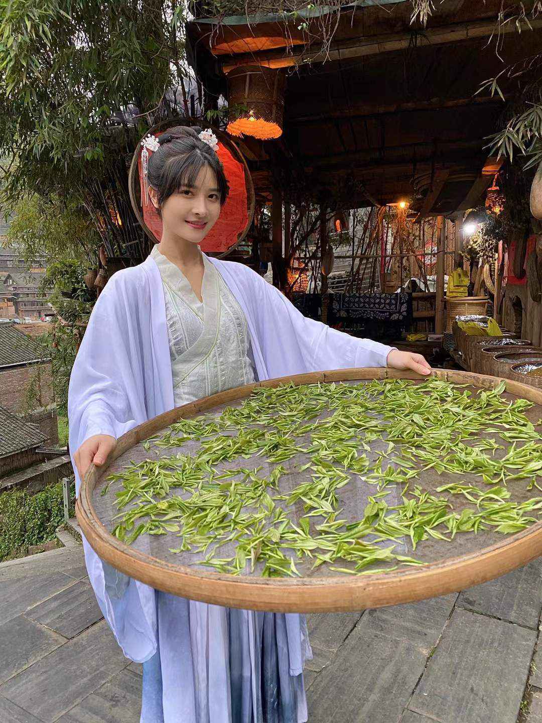 《人在世上飘》MV热播，女主虞姬引关注