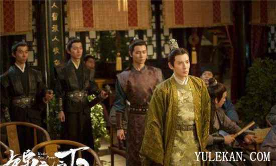 《锦衣之下》陆绎为什么对严世藩毕恭毕敬？