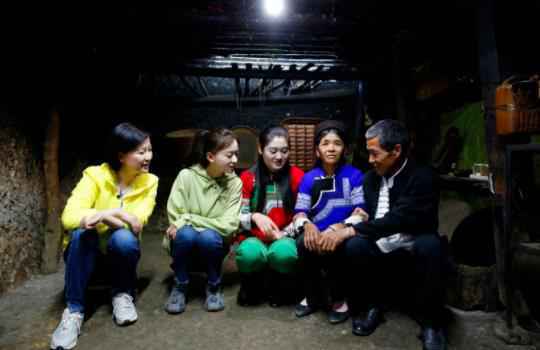 东方卫视《我们在行动》再入彩云之南 陈蓉携手蔡国庆、吴谨言逗乐学习哈尼族语言 助农探索绿春县支柱产业