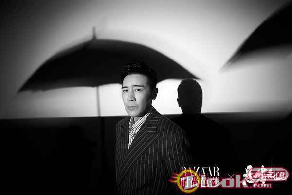 张艺谋《悬崖之上》黑白特工大片 全网热度激增持续领跑五一档