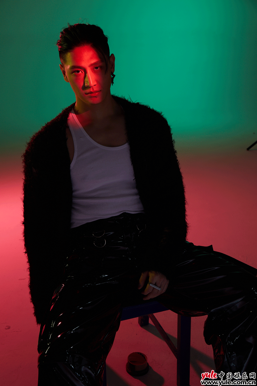 新晋DJ制作人LIIIV将联手中国好声音歌手YC带来最新单曲《Diamond Eyes》