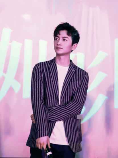 陈晓新片《如影随心》明日上映 现身南京路演大银幕表现力获好评