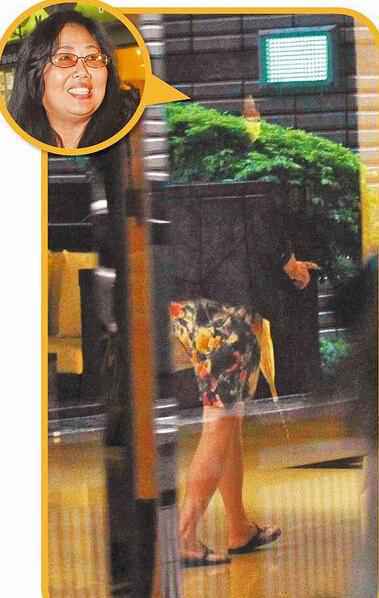 周杰伦岳母容光焕发 月子中心探望外孙女