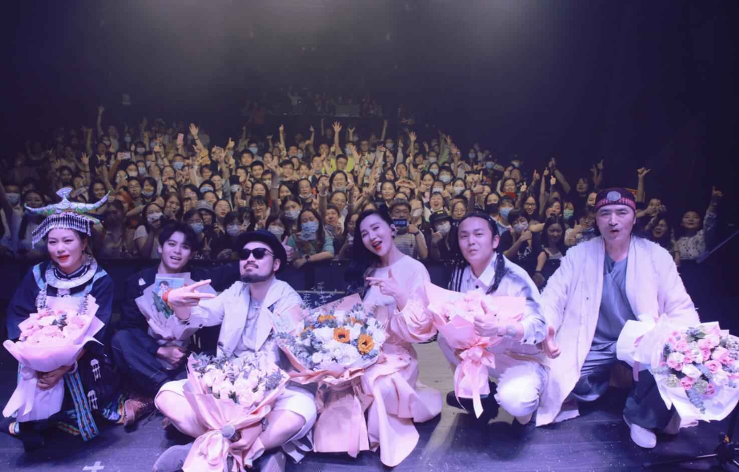 未来民族携佳音王深圳签售圆满 阿朵惊喜嘉宾出席