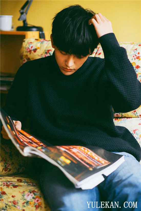 黄子弘凡《Waking Now》今日全球上线 首支单曲生日对话两个我