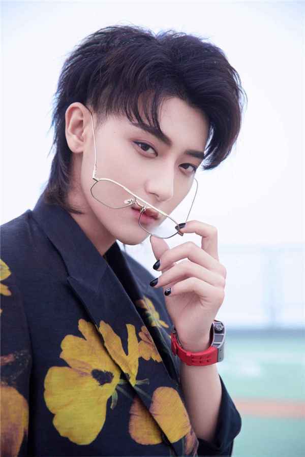 酷狗音乐粉丝说发福利了!黄子韬生日会门票、周边大放送!