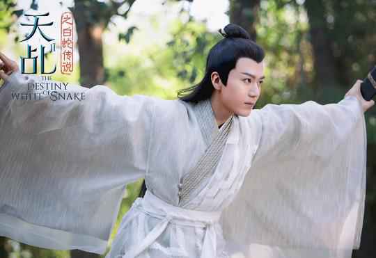 《天乩》开播两周好评不断 杨紫任嘉伦高甜吻戏来袭