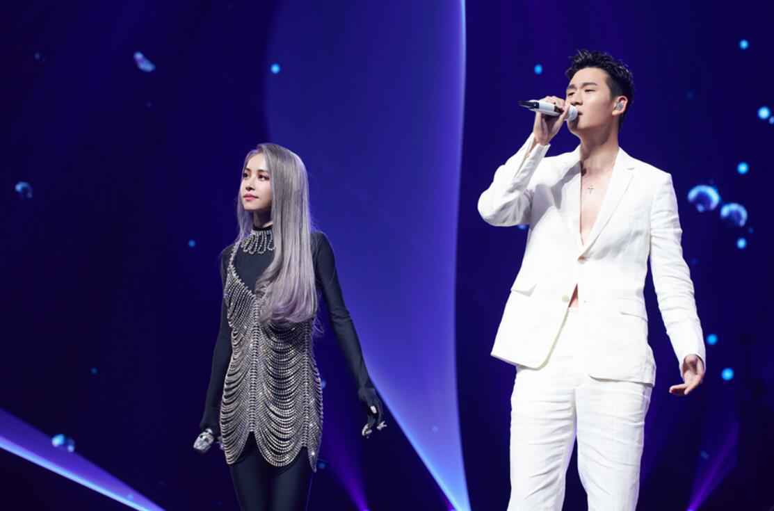 Jolin蔡依林七度攻蛋 压轴场创作新天王周兴哲惊喜现身首度同台