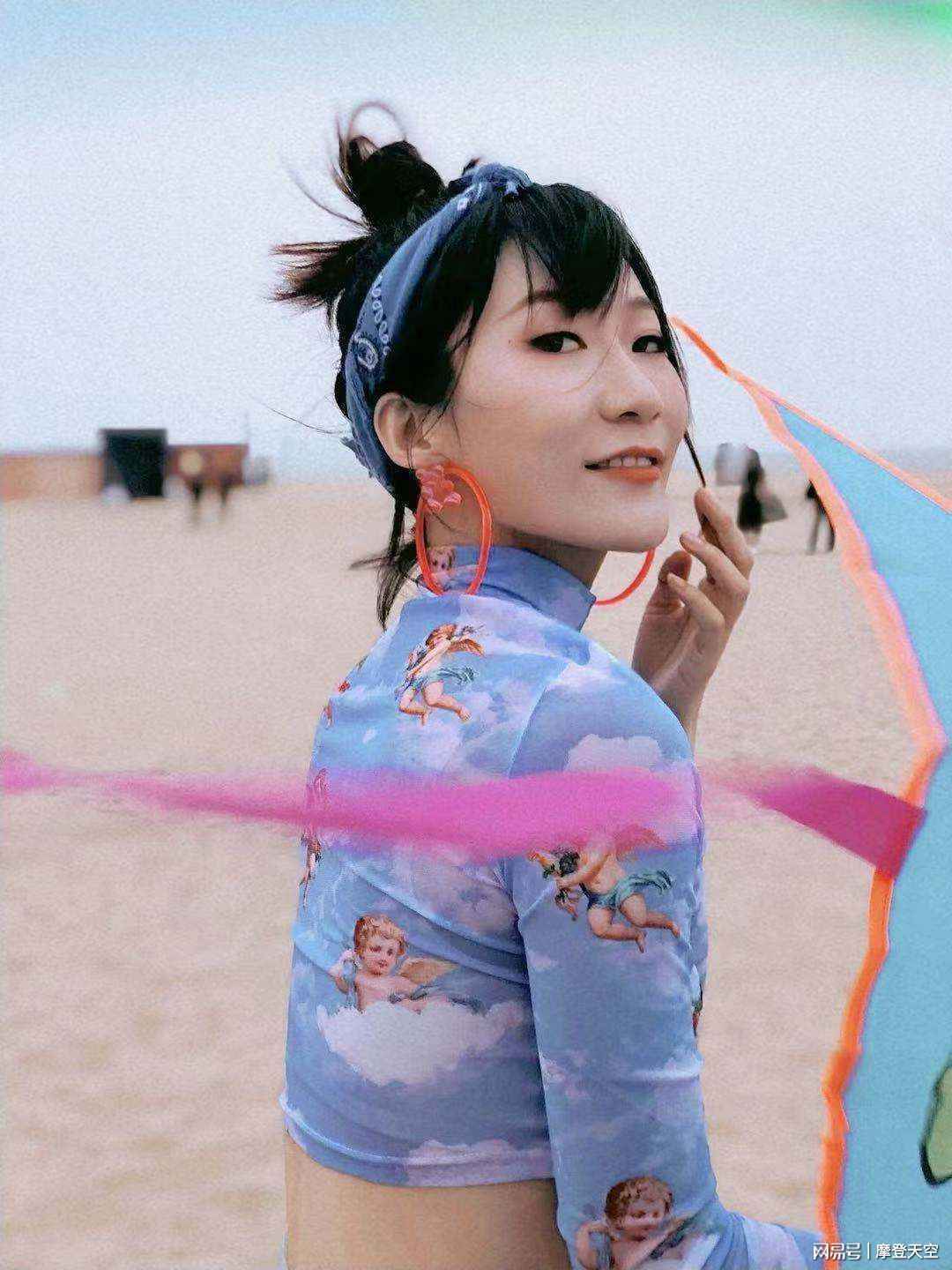 阿肆发布新单曲《偏爱》，你的“怦然心动”从来不会“不合时宜”