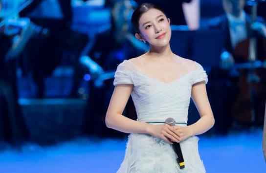 金鸡百花电影节开幕 喻越越郑棋元携手苏有朋惊艳亮相