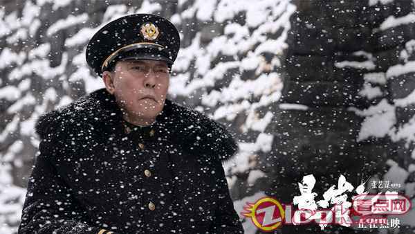 张艺谋《悬崖之上》全面领跑五一档 口碑全平台第一强势逆袭