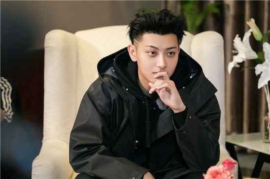 新综艺《小小的追球》正式开播,北极站黄子韬自曝有喜欢的人?