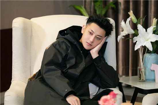 新综艺《小小的追球》正式开播,北极站黄子韬自曝有喜欢的人?